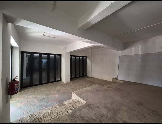180M² RESTAURANT TO LET IN MELVILLE